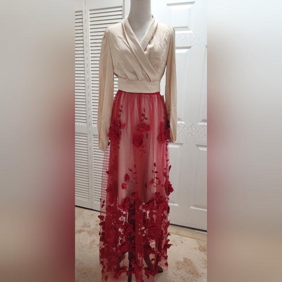 Elegant Red Floral Embroidered Skirt - Picture 6 of 12